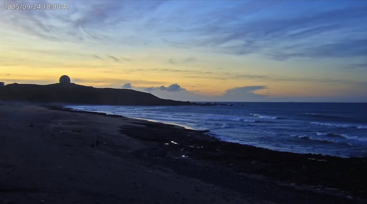 老梅綠石槽夕陽景色