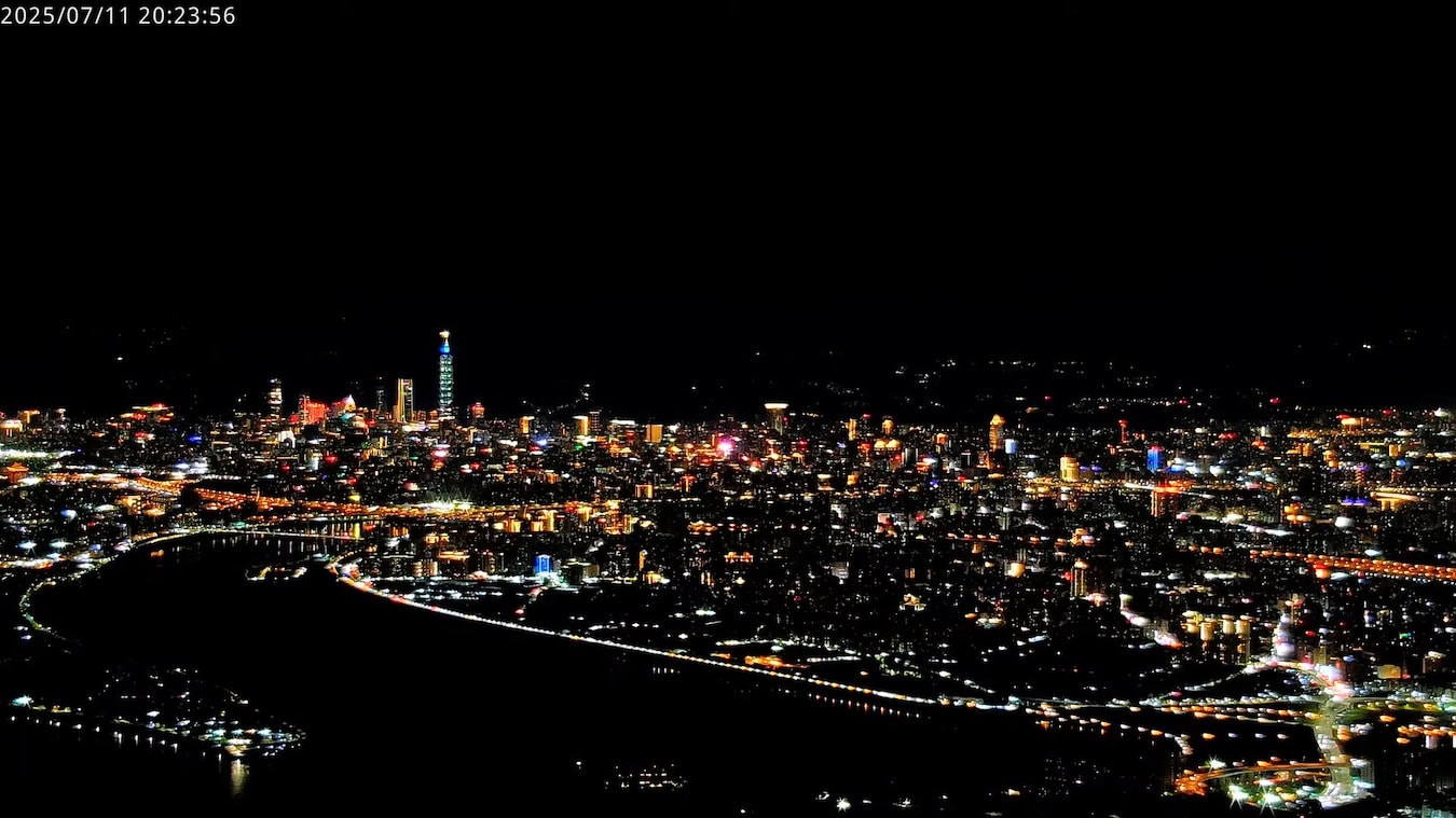觀音山看台北夜景