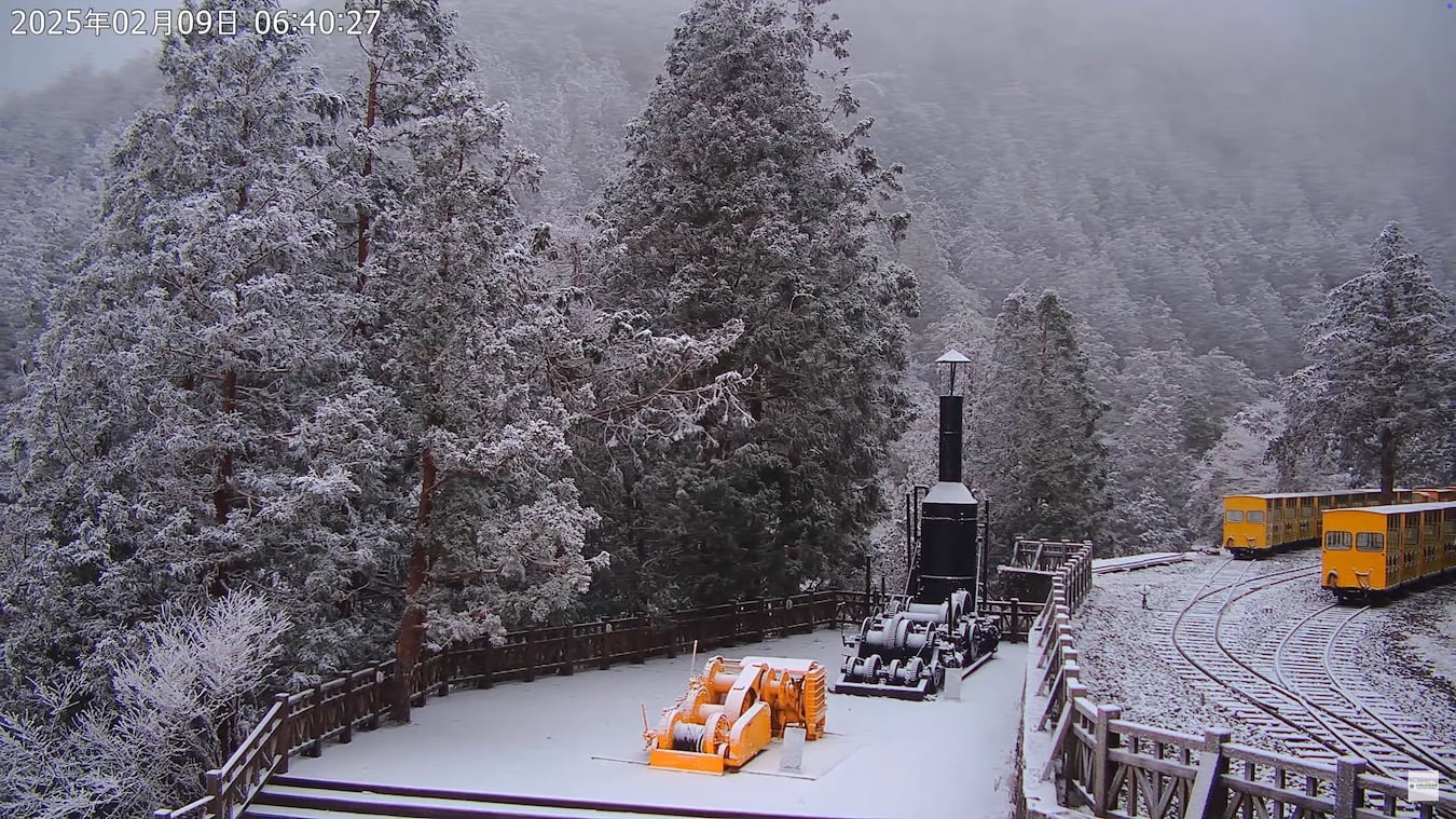 太平山蹦蹦車下雪景像